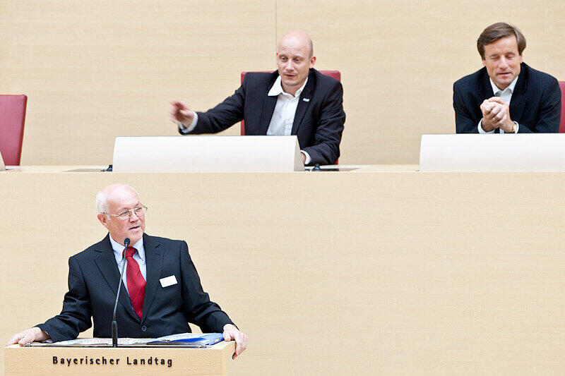 Dinieren und dabei Geschäftspartner kennenlernen. Beim Xing-Event im Maximilianeum ging's gar köngilich zu.