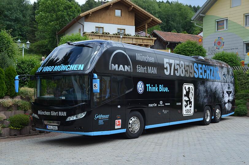 Trainer Torsten Fröhling und Co. in der Saisonvorbereitung bei der Arbeit - der TSV 1860 hat sein erstes Trainingslager in Bodenmais aufgeschlagen.