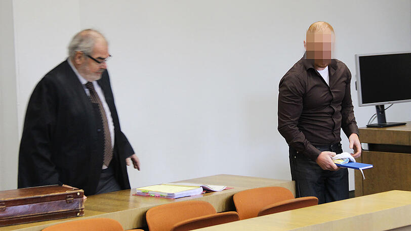 Hat einen Mann erstochen: Murat A. auf der Anklagebank.