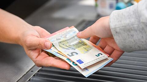 Nach vorläufigen Zahlen lagen die Verbraucherpreise im September um 4,5 Prozent über dem Vorjahresmonat.