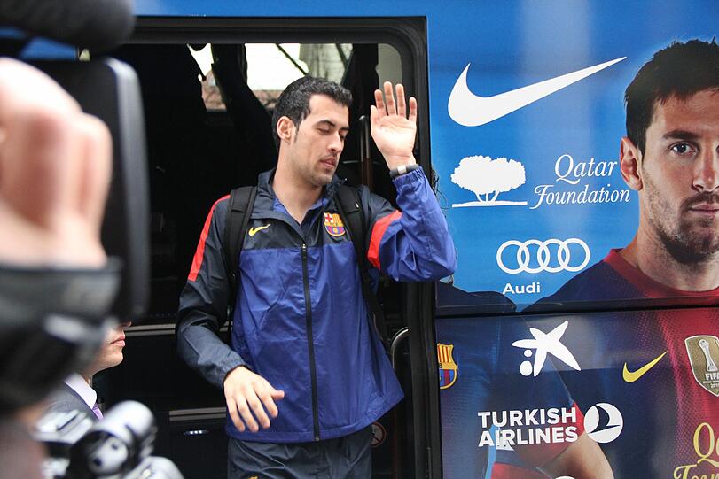 Hier kommt der FC Barcelona in München am Bayerischen Hof an. Die Bilder