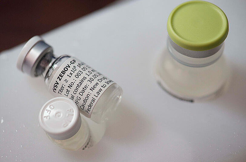 Eine Impfstudie im westafrikanischen Guinea mit rund 4000 Teilnehmern hat ergeben, dass der Impfstoff VSV-ZEBOV wirksam vor einer Ansteckung schützen kann.
