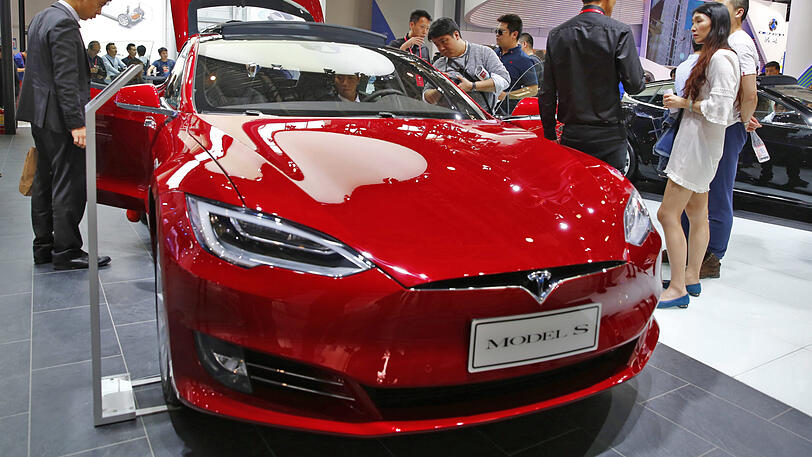 Tesla: Gewinn pro Fahrzeug: - 10.931 Euro, Umsatz pro Fahrzeug: 66.510 Euro.