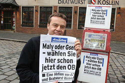 Maly oder Gsell? Bei der Wirtshaus-Wahl von &bdquo;Bratwurst Röslein&ldquo;&ndash;Wirt Gregor Lemke und AZ liegt derzeit Amtsinhaber Ulrich Maly vorne.