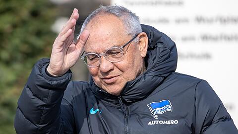 Beim Auswärtsspiel gegen Bayer Leverkusen kann Hertha-Coach Magath nun erstmals auf der Bank sitzen.