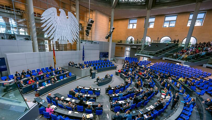 Die 630 Bundestagsabgeordneten werden in diesem Jahr wohl keine Erhöhung bekommen - doch wann wird das beschlossen? (Archivbild) Die 630 Bundestagsabgeordneten werden in diesem Jahr wohl keine Erhöhung bekommen - doch wann wird das beschlossen? (Archivbild)