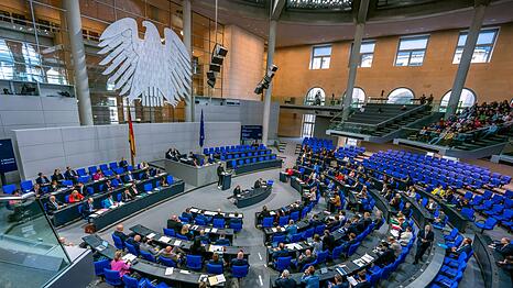 Die 630 Bundestagsabgeordneten werden in diesem Jahr wohl keine Erh&ouml;hung bekommen - doch wann wird das beschlossen? (Archivbild)