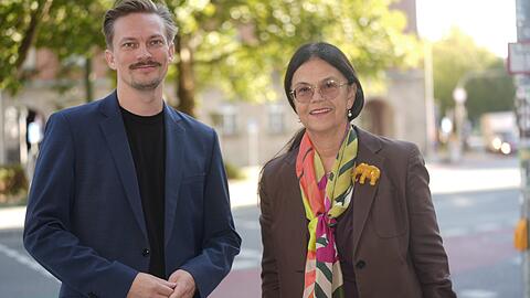 Thomas Hobohm (40), hier mit Stadtbaur&auml;tin Elisabeth Merk, leitet die neue Umbauagentur.