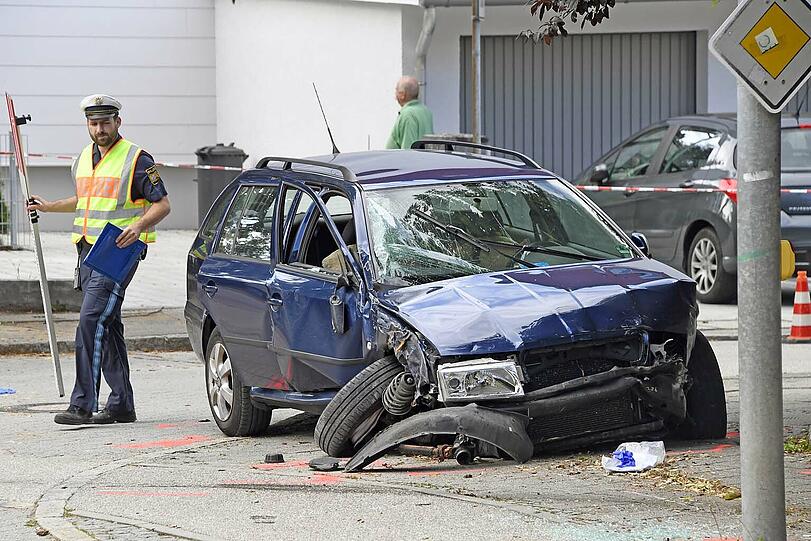 Die Bilder vom Unfall mit einem Toten in Eching (Landkreis Freising).