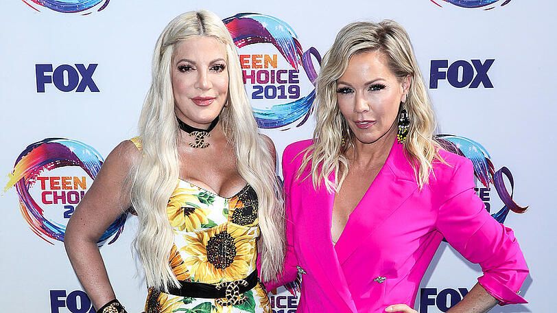 Tori Spelling und Jennie Garth erschienen am Mittwoch gemeinsam bei den Teen Choice Awards in Los Angeles