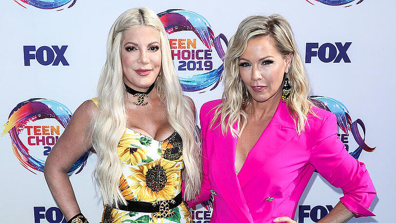 Tori Spelling und Jennie Garth erschienen am Mittwoch gemeinsam bei den Teen Choice Awards in Los Angeles Tori Spelling und Jennie Garth erschienen am Mittwoch gemeinsam bei den Teen Choice Awards in Los Angeles