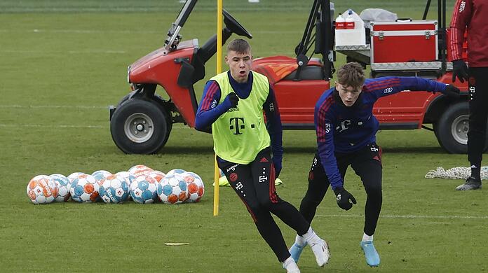Neuer Plan: Hasan Salihamidzic und Oliver Kahn setzen auf Jungstars wie Gabriel Vidovic (l.) und Paul Wanner.