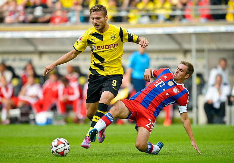 Im Supercup verloren die Bayern gegen Dortmund: Die beiden WM-Fahrer Ciro Immobile und Philipp Lahm.
