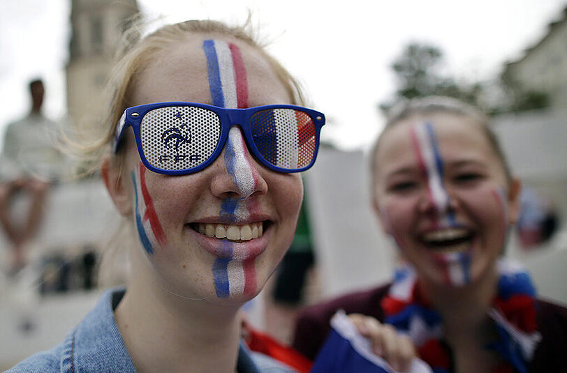Es gibt nicht nur das hässliche Fan-Gesicht dieser Euro 2016. Sondern auch das schöne und kuriose. Sehen Sie hier die Bilder in unserer Galerie.