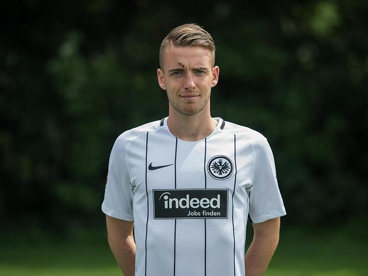 Max Besuschkow im Trikot von Eintracht Frankfurt. Foto: Andreas Arnold/Archivbild