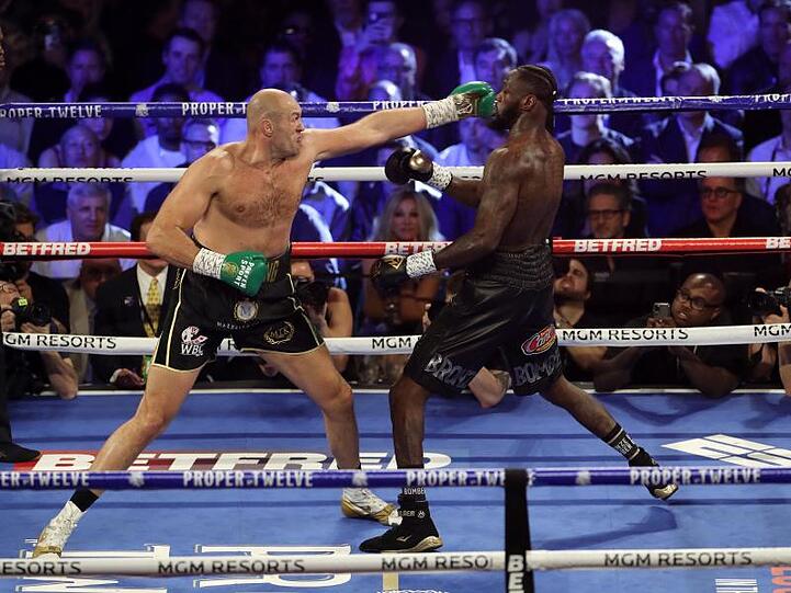 Vom ersten Gong an ging es gut zur Sache im Ring. Fury setzte immer wieder stark den Jab ein.