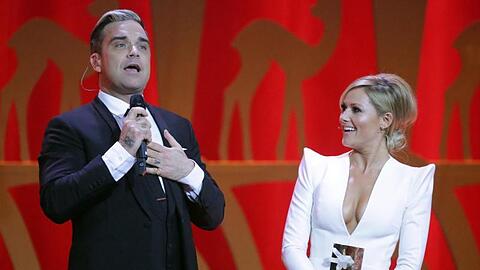 In der Gegenwart von Helene Fischer fühlt sich Robbie Williams wohl.