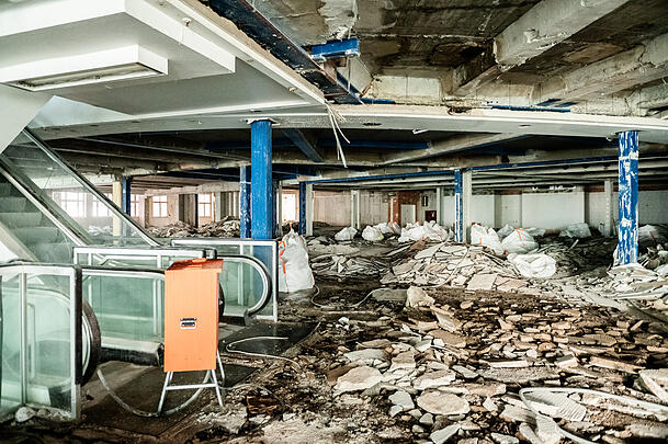 Die Rolltreppen von C&A sind noch da: So schaut es derzeit auf der Baustelle aus.