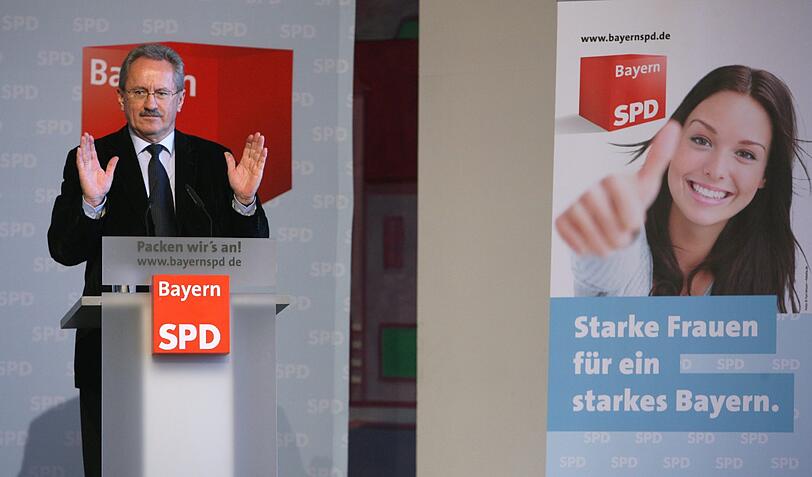 Der SPD-Spitzenkandidat für die bayerische Landtagswahl 2013, Münchens Oberbürgermeister Christian Ude am Samstag auf dem Landesparteitag der bayerischen SPD in Treuchtlingen