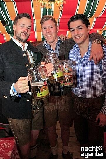 Dirndl, Lederhosen und viel Spaß: Die Party "Tracht und Pracht" am Samstag im Hippodrom auf der Theresienwiese. Mehr Bilder unter: www.nachtagenten.de.