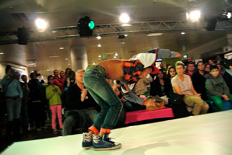 Tolle Show: 25 junge Laufsteg-Talente präsentierten am Samstag in der neuen Kinderwelt bei KARSTADT am Bahnhofplatz Mode-Trends