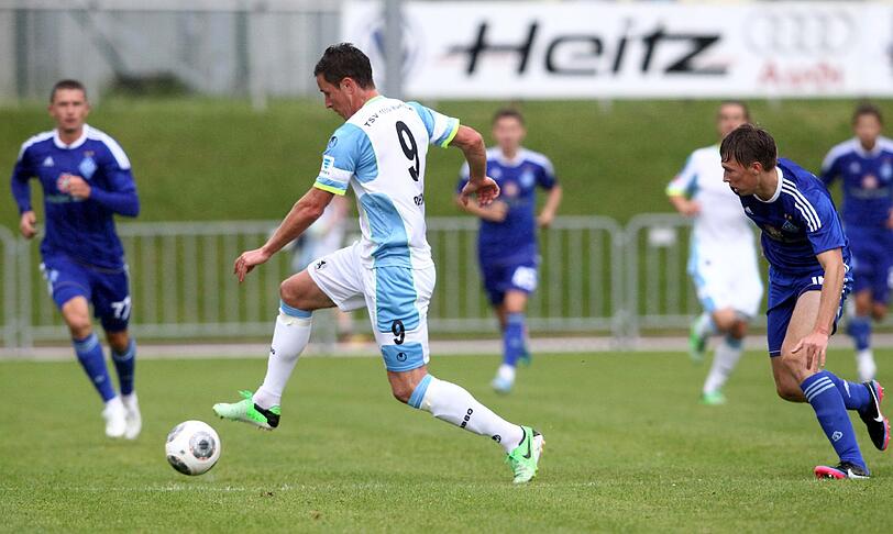 Es war der erste richtige Härtetest für die Löwen in der Vorbereitung: Die Sechzger holten gegen Dynamo Kiew in Garmisch ein 1:1 . Die Bilder vom Spiel