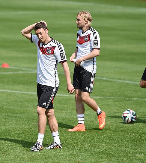 Mesut Özil, Marcel Schmelzer