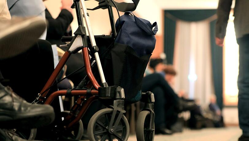 Die Rentnerin hatte ihre Wertsachen immer im Rollator bei sich. Trotzdem wurde sie beklaut. (Symbolbild) Die Rentnerin hatte ihre Wertsachen immer im Rollator bei sich. Trotzdem wurde sie beklaut. (Symbolbild)