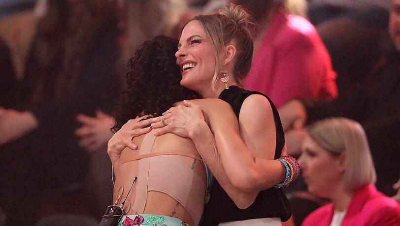 Enge Freundschaft seit 25 Jahren: Sandy M&ouml;lling besucht Nadja Benaissa bei "Let's Dance".