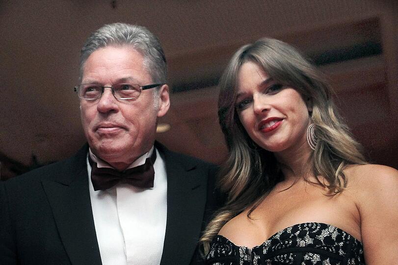 Bussis, Dekolletees und ein nasser Showmaster: Die Bilder vom Ball des Sports