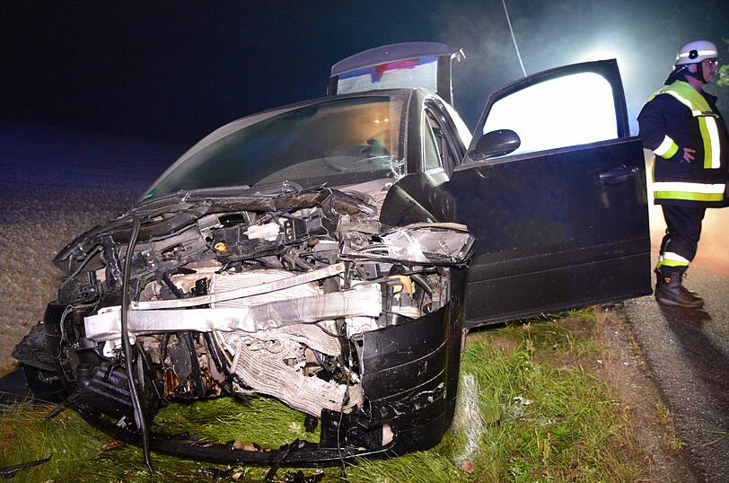 Der betrunkene Audi-Fahrer achtete nicht auf den Gegenverkehr: Die Bilder von der Unfallstelle.