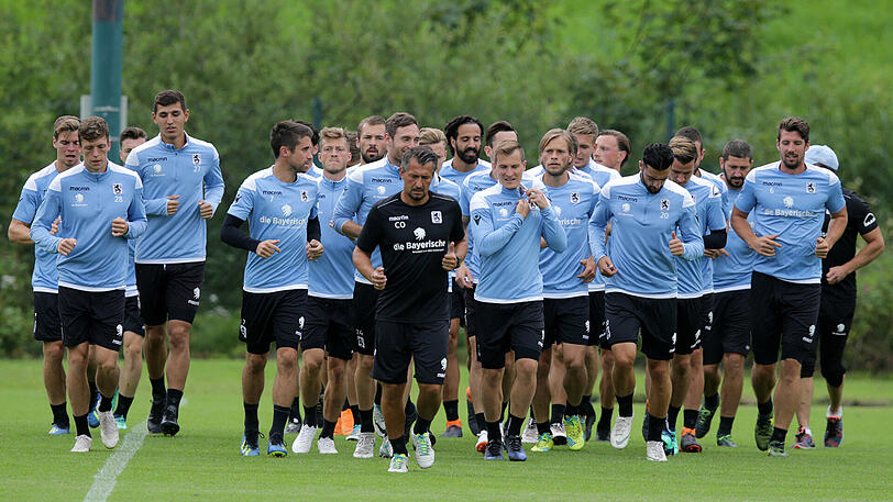 Nach Kaffee und Kuchen ging es am Dienstag direkt zur ersten Trainingseinheit in die Kaiserwinkl-Arena.