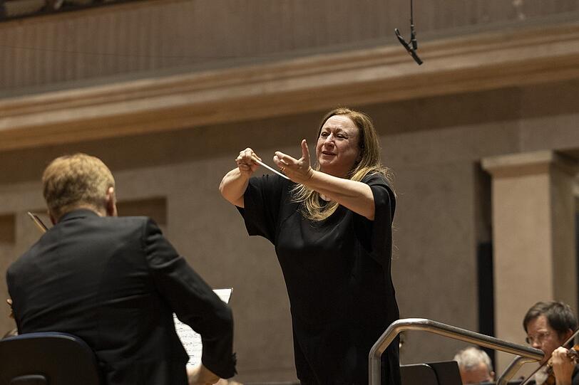 Simone Young beim Konzert mit dem BR-Symphonieorchester im Herkulessaal der Residenz.