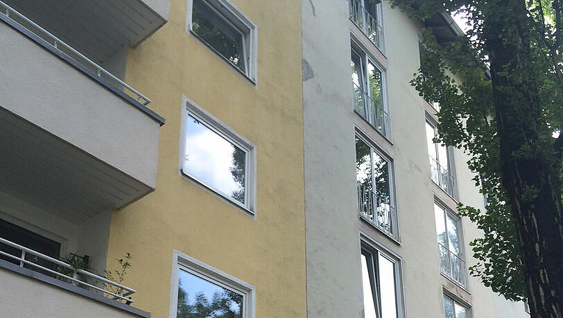 Mord in der Au in München: In der Dollmannstraße 13 ist ein 91-jährige Frau umgebracht worden. Der Pflegedienst fand die Leiche der Frau in der Wohnung vor. Die Bilder. Mord in der Au in München: In der Dollmannstraße 13 ist ein 91-jährige Frau umgebracht worden. Der Pflegedienst fand die Leiche der Frau in der Wohnung vor. Die Bilder.