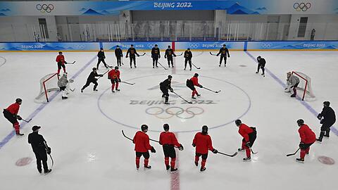 Das deutsche Eishockey-Team beim Training.