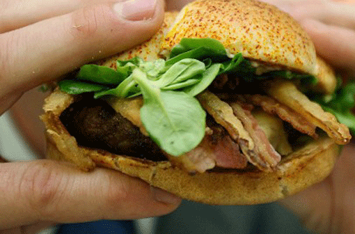 Der Burger einer Fastfood-Kette