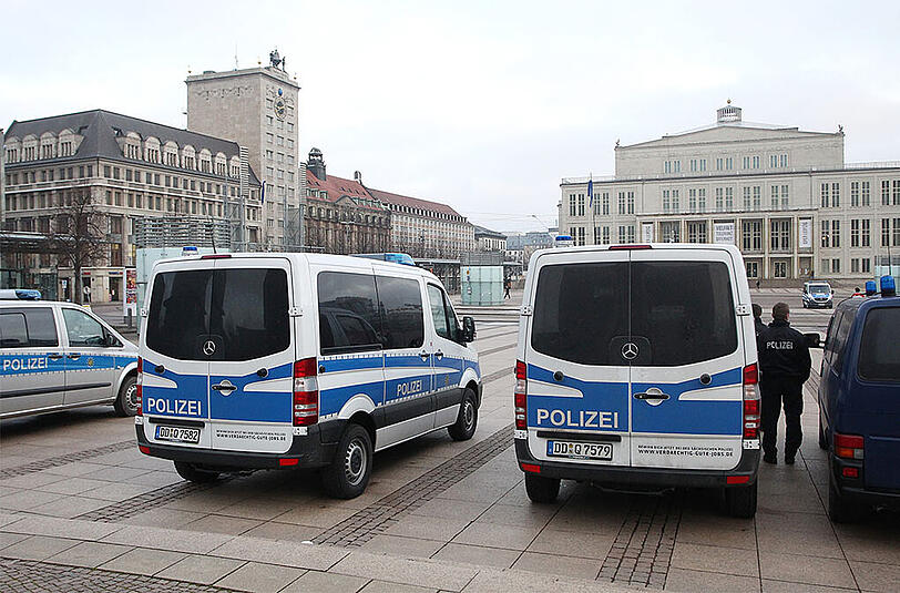 Die islamkritische Bewegung "Leipziger gegen die Islamisierung des Abendlandes" (Legida) demonstriert am Abend in Leipzigs Stadtzentrum. Zusammen mit den zahlreichen Gegendemonstrationen werden bis zu 100.000 Menschen auf den Straßen der Stadt erwartet.