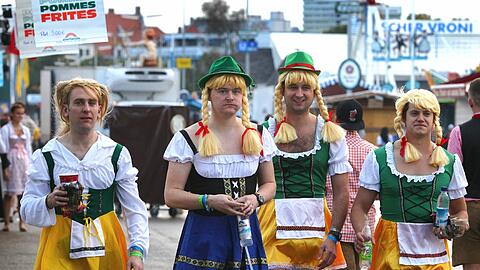Trachtler aus England - für viele der Prototyp des Wiesn-Sünders. Mehr Bilder in der Fotostrecke!