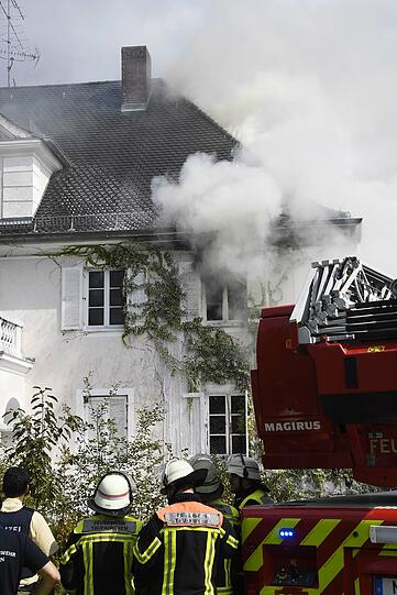 Das Feuer breitete sich vom Obergeschoss unters Dach aus.