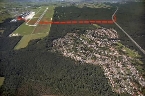 Auf dieser Trasse (rot) soll der Nürnberger Flughafen an die Autobahn im Norden angebunden werden.