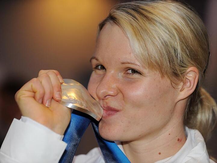 Freut sich über ihre Silbermedaille über 3000 Meter: Stephanie Beckert.