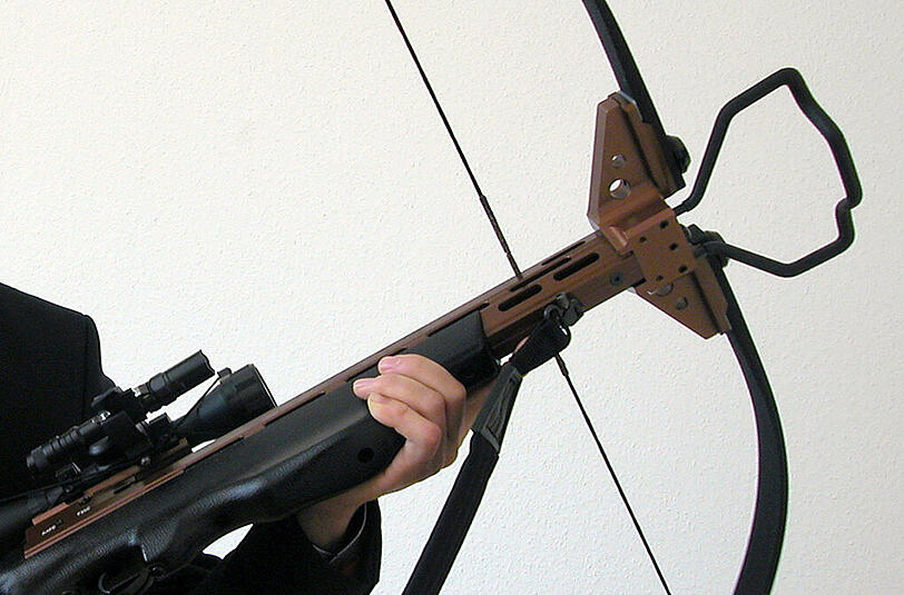 Mit einer Armbrust hat in Erlangen ein Mann auf einen Polizisten geschossen. (Symbolbild)