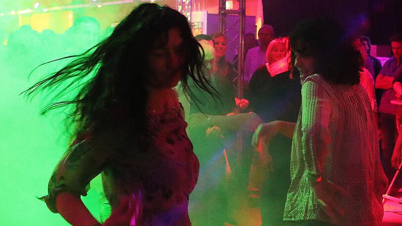 Tanzen, chillen und genießen jenseits der 30er-Grenze: eine heiße, schweißtreibende Angelegenheit in der Pop- und Rock-Area.