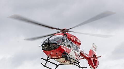 Unter anderem war auch ein Rettungshubschrauber im Einsatz. (Symbolbild)