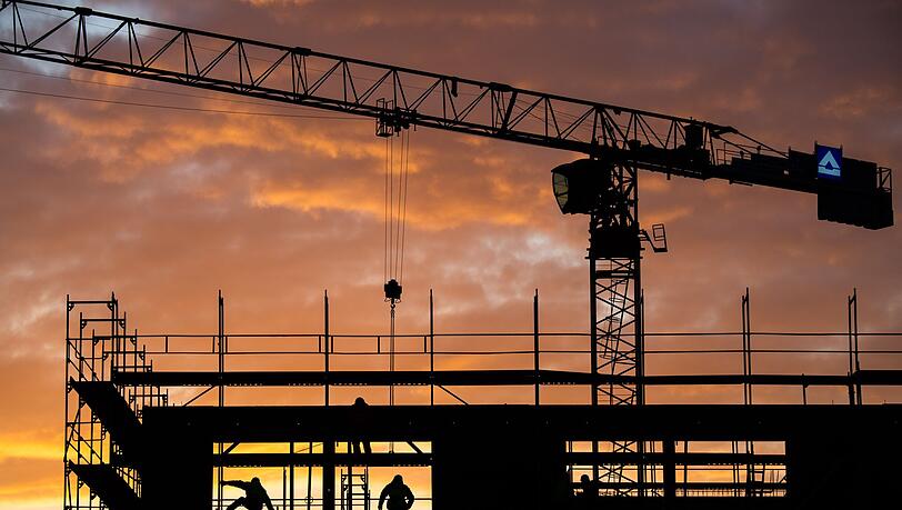 Vor allem auf dem Land werden im Freistaat immer mehr Genehmigungen für den Bau von Wohnungen erteilt.