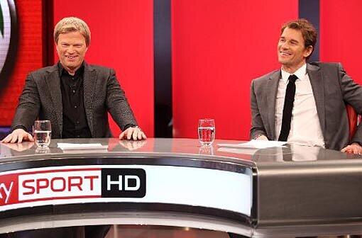 Jetzt können sie darüber lachen: die ehemaligen Konkurrenten Oliver Kahn und Jens Lehmann (r.) im Fernsehstudio.