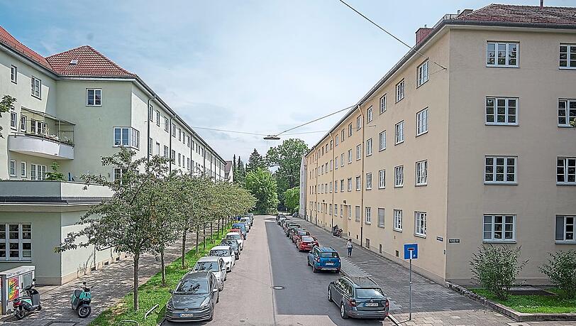 Man mag diese Häuserzeilen an der Gerner Klugstraße aufs Erste unscheinbar finden. Dabei ist jedes Detail von Oskar Pixis gut durchdacht, die Wohnungen sind hell, teils durch über Eck gestellte Fenster.