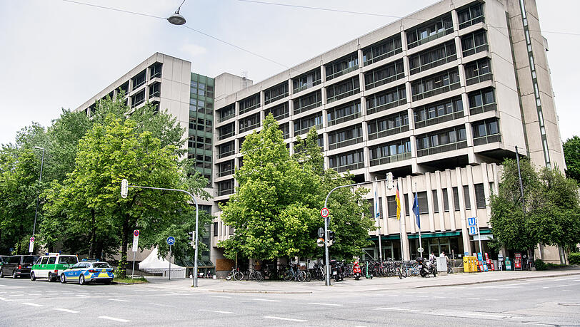 An der Kreuzung der Nymphenburger Straße/Sandstraße: Das Gerichtsgebäude für das Amtsgericht, das Landgericht I und II, das Oberlandesgericht sowie die Staatsanwaltschaft. (Archivbild)