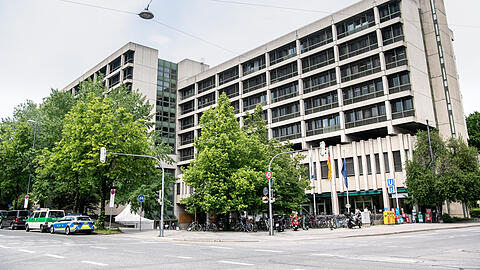 Das Gerichtsgebäude für das Amtsgericht, das Landgericht I und II, das Oberlandesgericht sowie die Staatsanwaltschaft. (Archivbild)