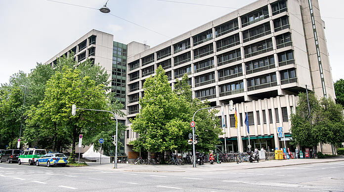 An der Kreuzung der Nymphenburger Straße/Sandstraße: Das Gerichtsgebäude für das Amtsgericht, das Landgericht I und II, das Oberlandesgericht sowie die Staatsanwaltschaft. (Archivbild)